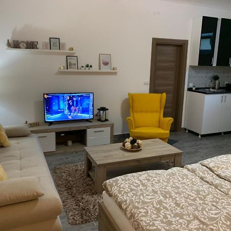 סומבור Apartman Hana מראה חיצוני תמונה