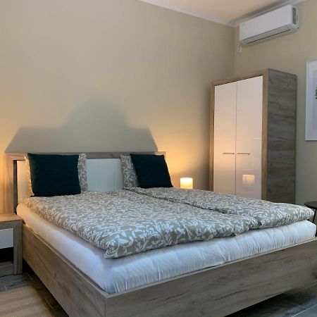 סומבור Apartman Hana מראה חיצוני תמונה