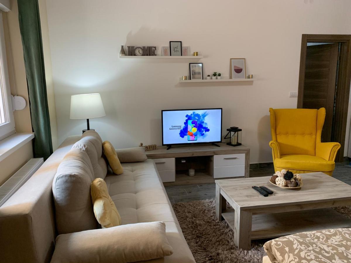 סומבור Apartman Hana מראה חיצוני תמונה