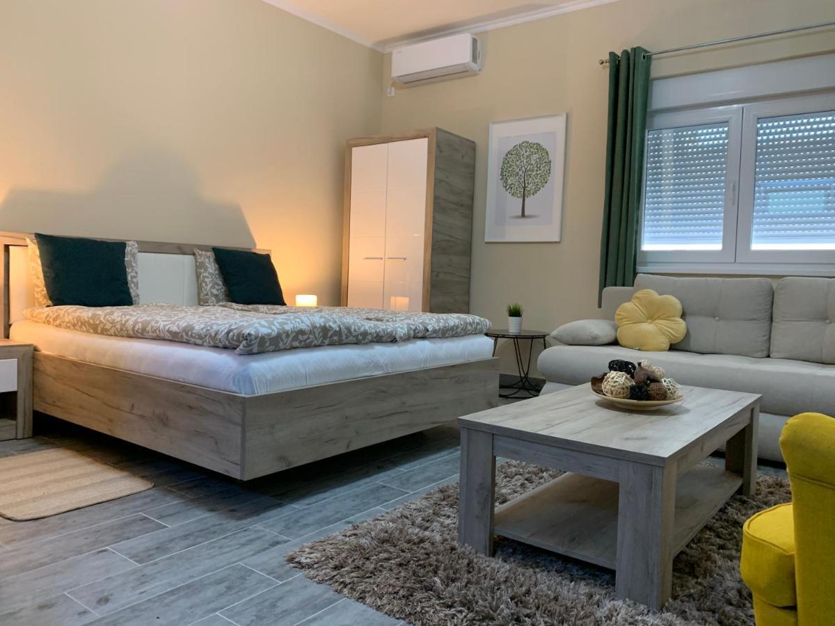 סומבור Apartman Hana מראה חיצוני תמונה