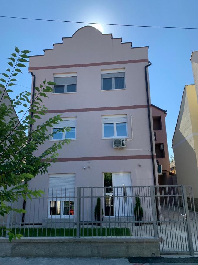 סומבור Apartman Hana מראה חיצוני תמונה