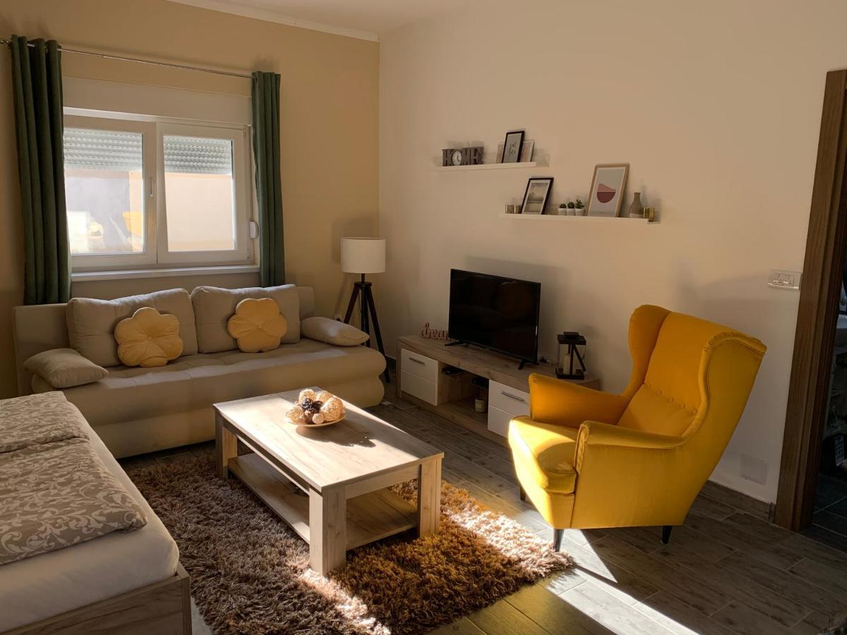 סומבור Apartman Hana מראה חיצוני תמונה