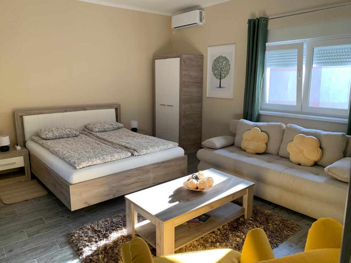 סומבור Apartman Hana מראה חיצוני תמונה
